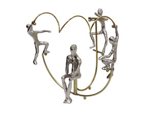 Sculpture abstraite contemporaine en aluminium argenté - Statues humaines d'art moderne sur base ondulée dorée pour la décoration de la maison ou du bureau - Product Image 5