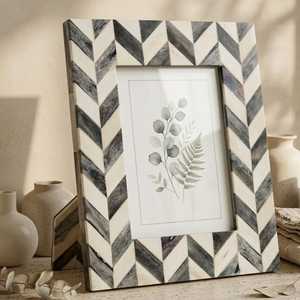 Cadre en résine Vellora Heritage avec incrustation d'os, porte-photo artistique de luxe fait main avec design personnalisable pour souvenirs de mariage - Product Image 4