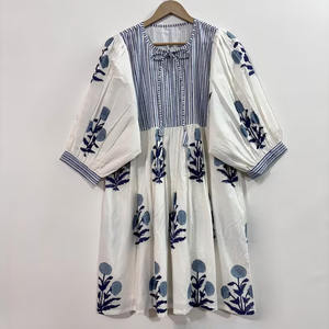Vestido Mini Bohemio de Algodón Ecológico con Estampado Floral Hecho a Mano, Encaje Chinoiserie, Lavable, Cuello en V, Manga Corta, para Oficina - Product Image 1