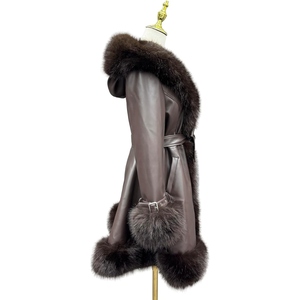 Manteau long en cuir véritable pour femme avec garniture en fourrure, élégant, ceinturé, pour l'hiver – Fournisseur de vêtements de mode sur mesure en gros - Product Image 3