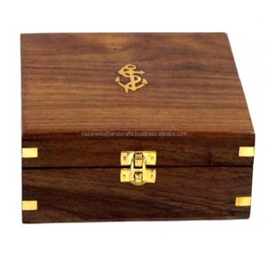 Caja de madera única con diseño de incrustación de latón para hombre y mujer, tallado a mano, último artículo - Product Image 1