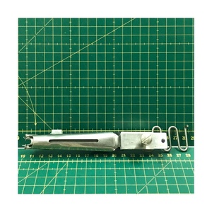 CARPETA DE COLLARETTE COVERSTITCH DE 2 CAPAS, CARPETA DE COSER HEMMER, PIEZAS PARA MÁQUINA DE COSER HECHAS EN TAIWÁN - Product Image 1