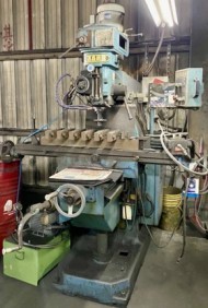 Competitive Price Used Vertical Milling Machine YCL-60 BT30 Spindle Taper 220/380V Medium Duty Multifunctional - Product Image 3