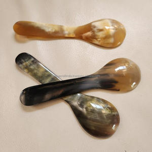 Cuillère en corne de buffle d'eau naturelle artisanale Unique Craft India Home Decor avec manche court - Product Image 1