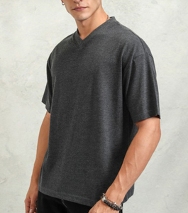 เสื้อยืดคอกว้างทรงโอเวอร์ไซส์สำหรับผู้ชาย ผ้าคอตตอน/โพลีผสม ถักทออย่างหนา 240 GSM สีพื้น พรีเมียมคุณภาพเยี่ยม สำหรับฤดูร้อน รับผลิตตามแบบ OEM พร้อมสกรีนโลโก้ตามสั่ง - Product Image 5