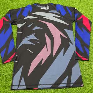 เสื้อรัดกล้ามเนื้อ MMA สำหรับผู้ชาย รับทำโลโก้ตามสั่ง OEM แบบซับลิเมชั่น สำหรับ BJJ No Gi มวยไทย แขนยาว สำหรับฝึกซ้อมในยิม - Product Image 4