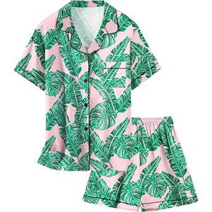 Conjunto de 2 piezas con estampado de hojas tropicales y cuello vuelto para mujer, traje de noche de manga corta con botones delanteros y pantalones cortos con cintura elástica - Product Image 1
