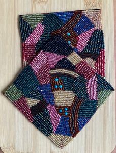 Magnifique dessous-de-verre brodé à la main avec des motifs floraux pour des accessoires de maison élégants - Product Image 6
