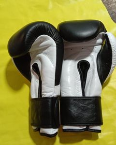 Guantes de Boxeo Unisex de Cuero PU Blanco, Dedos Completos, Cierre Ajustable de Gancho y Bucle en la Muñeca, Empaque Personalizado para Entrenamiento - Product Image 3