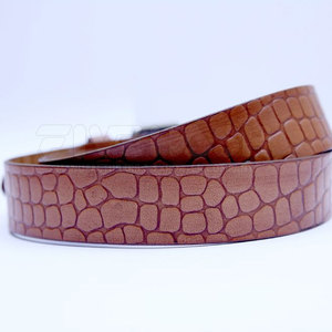 Ceinture en cuir élégante avec un matériau durable et un design épuré, parfaite pour les tenues formelles, les tenues décontractées et l'usage quotidien. - Product Image 6