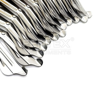 Tijeras Quirúrgicas de Acero Inoxidable con Punta de Seguridad y Dientes Serrados, Paquete de 12 de FENTEX - Product Image 3