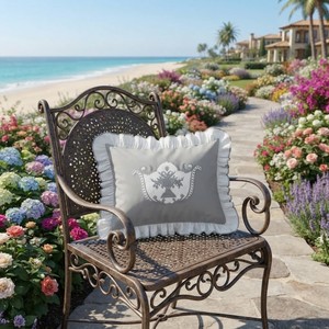 Coussin décoratif à broderies florales charmantes, élégant avec bordure à volants, pour salons de luxe - Product Image 3