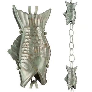 Chaînes de pluie en métal en forme de poisson argenté, ajoute une ambiance aquatique ou aquatique-marine aux jardins et espaces extérieurs, vente en gros depuis l'Inde - Product Image 1