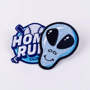 Los parches bordados personalizados están diseñados para brindar la apariencia de bordado directo de alta calidad sin el compromiso de larga duración. - Product Image 5