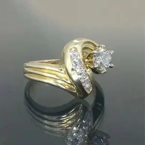 Anillo de Compromiso para Mujer con Moissanita Auténtica de 3 Quilates, Corte Redondo, Plata de Ley, Chapado en Oro, Estilo Vintage, TISHYA DIAMOND - Product Image 3