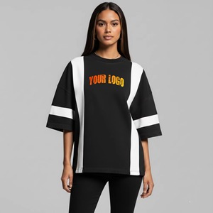 Camiseta Oversize de Mujer con Bloques de Color Blanco y Negro, Manga Raglán, Cuello Redondo, Manga Tres Cuartos, Logotipo Estampado, Ajuste Holgado, Tejido Jersey - Product Image 1