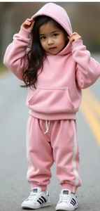 Sudadera con capucha de forro polar para niños, estilo jersey (sin cremallera), capucha integrada, bolsillo frontal tipo canguro, mangas largas con puños acanalados - Product Image 5