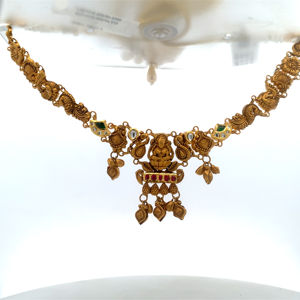 Ensemble collier et boucles d'oreilles en or antique 22 carats certifié BIS - Bijoux de temple traditionnels faits à la main en AU916 - Product Image 6