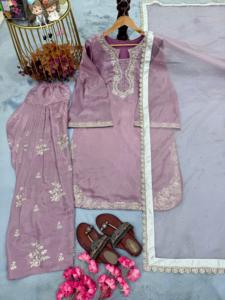 Ensemble salwar kameez en soie satinée traditionnelle, tendance et design, couleur blanche, style palazzo, pour mariages, fêtes et festivals - Product Image 4