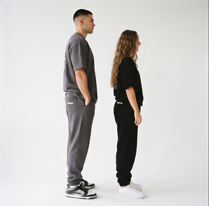 Ensemble de survêtement unisexe en coton 100 % : T-shirt à col rond et manches courtes, et pantalon de jogging à taille élastique, coupe décontractée et ample, longueur intégrale - Product Image 5