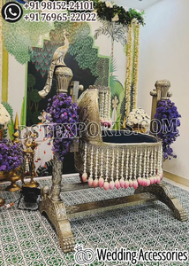 Cuna colgante de lujo con forma de luna, tallada a mano, elegante diseño de arco de metal para decoración de bodas, EE. UU. - Product Image 6