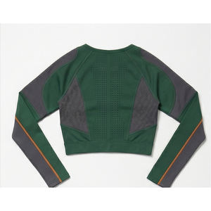 Ensemble de survêtements de sport personnalisés OEM à séchage rapide pour hommes et femmes, tenue de fitness en gros - Product Image 4