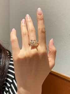 Anillo de Racimo con Esmeralda Cultivada en Laboratorio y Diamantes de Corte Redondo en Oro Sólido de 14K para Mujer, Regalo de Promesa de Boda para Enamorados - Product Image 2