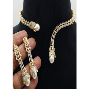 ชุดสร้อยคอและต่างหูดีไซน์เนอร์ประดับเพชร CZ คุณภาพพรีเมียมเคลือบทองสวยงาม เหมาะสำหรับงานหมั้นและงานแต่งงานสำหรับผู้หญิง - Product Image 2