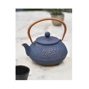 Belle théière en fonte de fer bleue avec motif floral doré, couvercle et poignée en fer doré, théière décorative pour servir le thé à la maison - Product Image 1