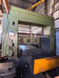 Machine à fraiser manuelle horizontale robuste de grande taille d'occasion avec broche BT40, modèle YM-204 - Product Image 3