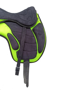 Selle d'équitation anglaise synthétique Freemax Treeless, vert néon noir, légère, flexible, confortable, pour l'entraînement, l'équitation et l'endurance - Product Image 4