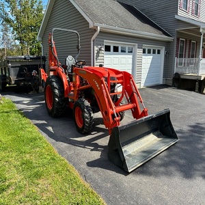 Tractor Utilitario Kubota L3240 de Alta Resistencia a Precio Económico, Fabricado con Componentes Duraderos para un Rendimiento en Campo Prolongado - Product Image 4