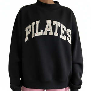 เสื้อคอกลมโอเวอร์ไซส์สีดำสำหรับผู้หญิง พิมพ์ลายดอกไม้และตัวอักษร Pilates พร้อมลายปักตัวอักษรสีสันตัดกันแบบคอเต่า - Product Image 2