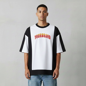 Camiseta de algodón de manga corta con cuello redondo y corte holgado para hombre, con ribete en contraste, estilo urbano, estampado de letras y logo frontal - Product Image 1