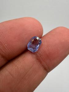 Zafiro azul aciano natural, gema suelta con corte esmeralda de 1.05 quilates de Ceilán, Sri Lanka, para la elaboración de joyas. - Product Image 3