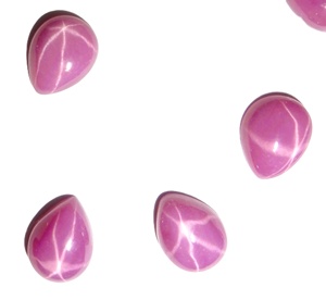 Rubis Étoilé Rose Poire 7x9 mm 2 Carats, Cabochon Poli Opacifié Créé en Laboratoire avec Effet Étoile à 6 Branches pour la Fabrication de Bijoux - Product Image 6