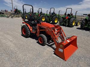 Tractor Agrícola B2601 de 55HP con Tracción en las 4 Ruedas y Motor Kohler - Product Image 3