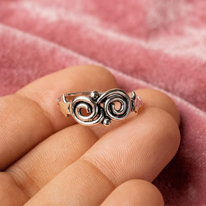 Bague de mariage et de fiançailles classique en laiton plaqué or 18 carats, motif étoile spirale, bijou bohème fait main, style céleste - Product Image 6