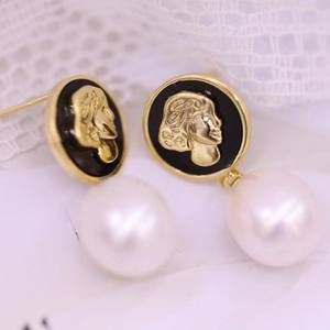 ต่างหูมุกน้ำจืดทรงห้อย 12-13 มม. สไตล์ยุโรปและอเมริกา ดีไซน์หรูหรา ทำจากเงินแท้ S925 - Product Image 1