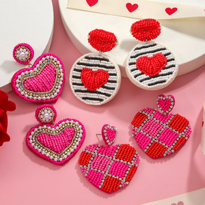 Pendientes Colgantes de Lentejuelas Brillantes con Forma de Corazón y Labios Multicolor, Estilo Boho Elegante, Hechos a Mano, para San Valentín - Product Image 4