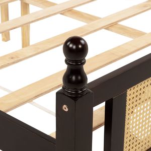 Lit en bois de pin Queen avec tête et pied de lit en rotin, plateforme centrale rehaussée, couleur expresso - Product Image 2