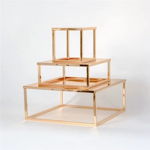 Support à gâteau en métal de qualité supérieure, dernière nouveauté, fait main, élégant, vente en gros, fournisseur de supports à gâteau en métal de la meilleure qualité pour table. - Product Image 3
