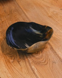 Bol en corne de buffle sculpté au design rustique, pièce de service artisanale pour table à manger, cuisine, décoration intérieure, texture naturelle - Product Image 5