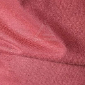 Conçus pour le mouvement, ces sweats à capuche pour hommes offrent une coupe extensible, idéale pour la course à pied, la salle de sport et l'entraînement en plein air. - Product Image 6