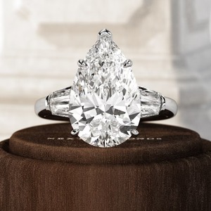 Anillo de Oro de 14k/18k con 3 Diamantes Cultivados en Laboratorio, Diseño Elegante, Forma de Pera, Baguettes Cónicos, Anillo Triada, Anillo de Lujo para Mujer - Product Image 1