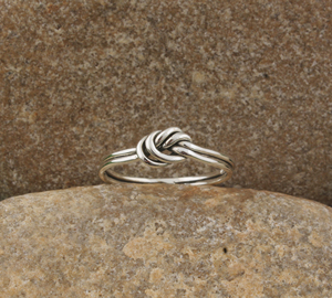 แหวนเงินแท้ 925 ดีไซน์เรียบหรู แหวนเส้นบาง วงกลม สำหรับผู้หญิง ขายส่งเครื่องประดับ - Product Image 2