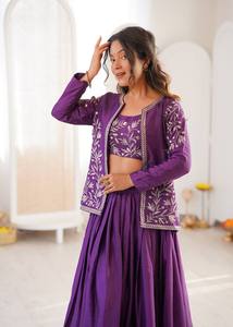 Vêtements et accessoires ethniques indiens : Ensemble en soie mousseline épaisse, Lehenga évasé uni, Blouse brodée, Veste Koti (HK 67) - Product Image 4