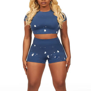 Ensemble élégant t-shirt et short pour femme, vêtements de yoga, de fitness et de loisirs, logo personnalisé, vêtements professionnels - Product Image 1