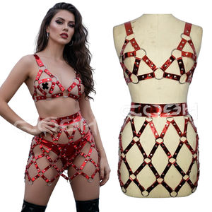 Ensemble 2 pièces sexy en PVC métallisé rouge : soutien-gorge cage et jupe-harnais ajourée avec anneaux en O - Product Image 5
