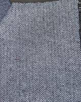 Tissu en tweed polyester à motif chevrons, noir avec des reflets bleu glace, 300 g/m², anti-boulochage, double face, qualité supérieure.